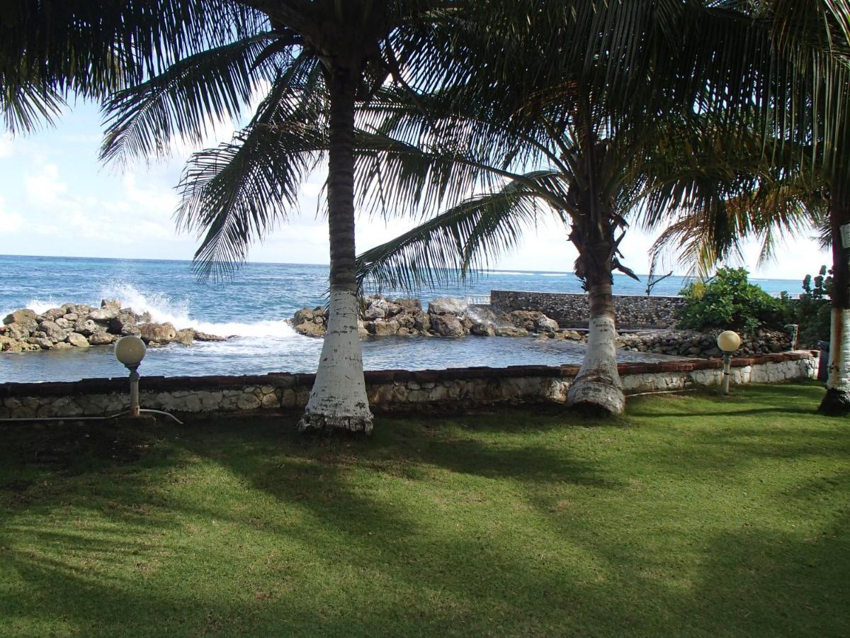 Chrisanns Beach Resort Ocho Rios Exterior foto
