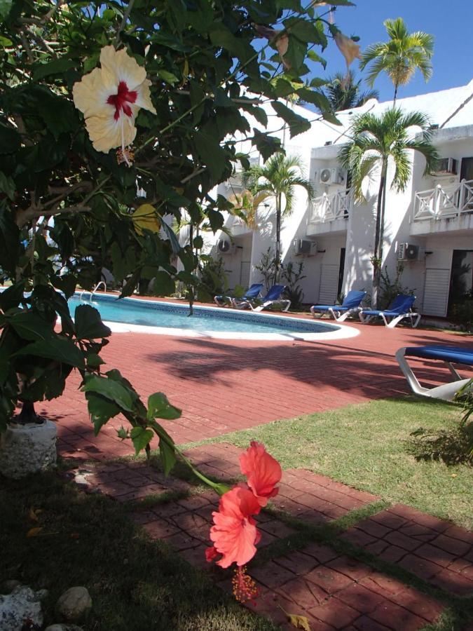 Chrisanns Beach Resort Ocho Rios Exterior foto