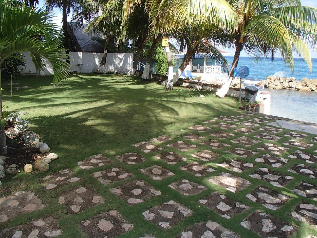 Chrisanns Beach Resort Ocho Rios Exterior foto