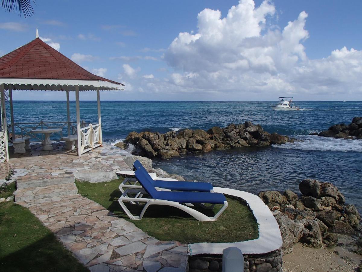 Chrisanns Beach Resort Ocho Rios Exterior foto