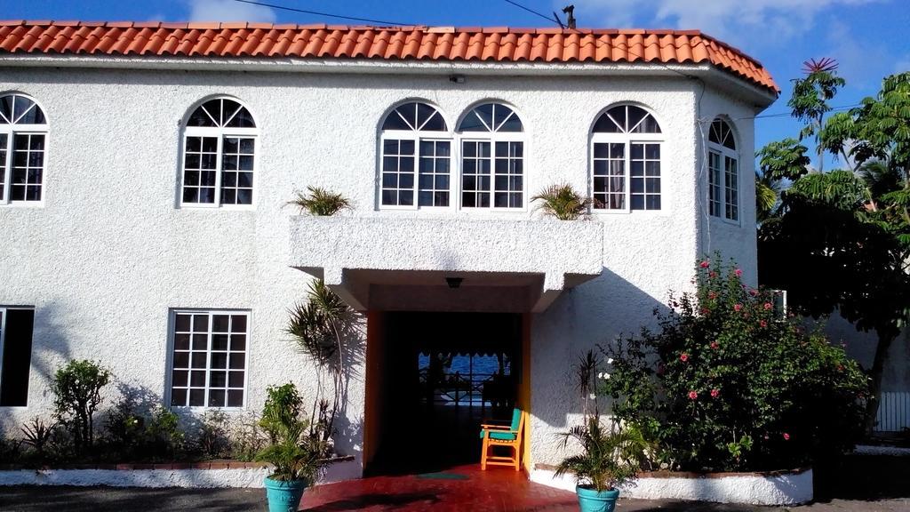Chrisanns Beach Resort Ocho Rios Exterior foto