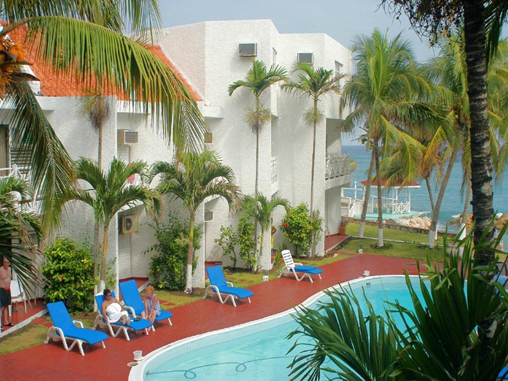 Chrisanns Beach Resort Ocho Rios Exterior foto