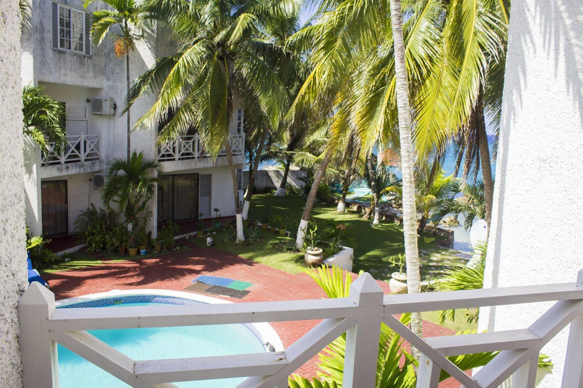 Chrisanns Beach Resort Ocho Rios Exterior foto