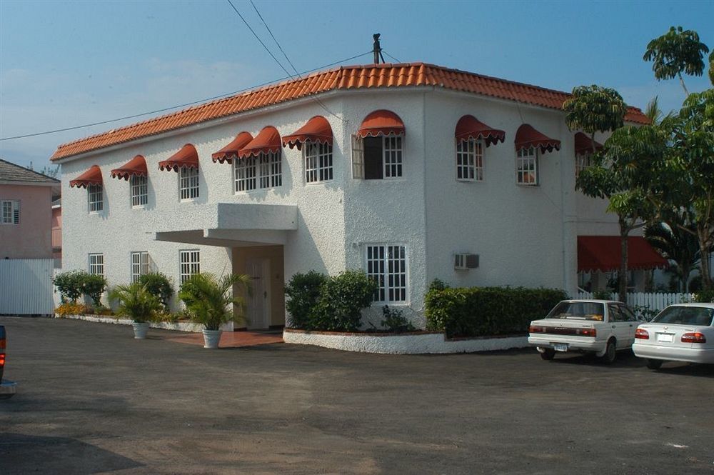Chrisanns Beach Resort Ocho Rios Exterior foto